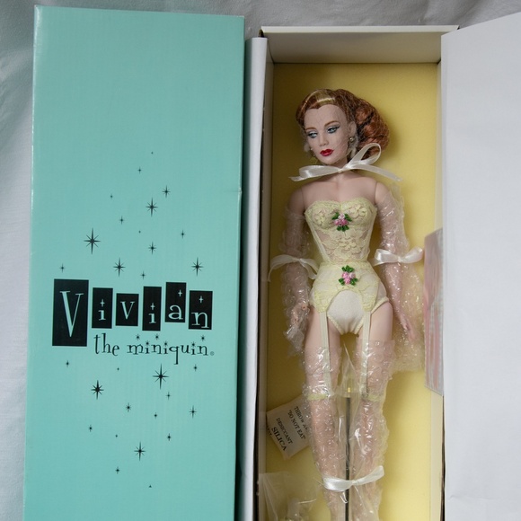 D.A.E. Originals Va Voom Vivian Circa 1950s Miniquin Doll - Picture 1 of 13